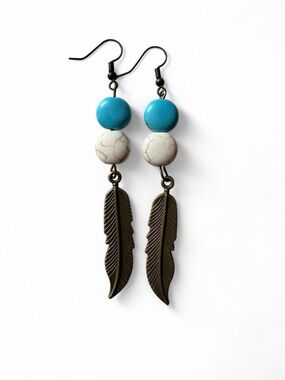 🦅 NEW Handmade Turquoise & White Howlite Feather Earrings 🦅